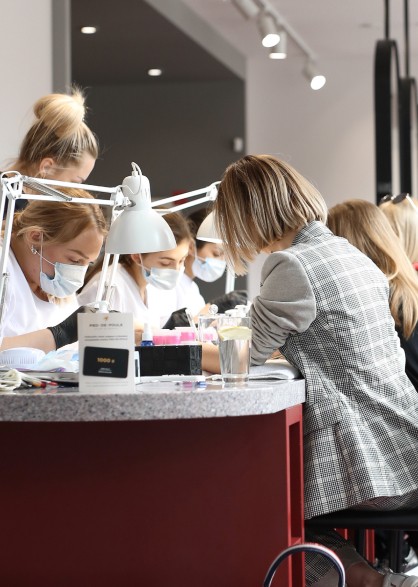 Коррекция нарощенных ногтей