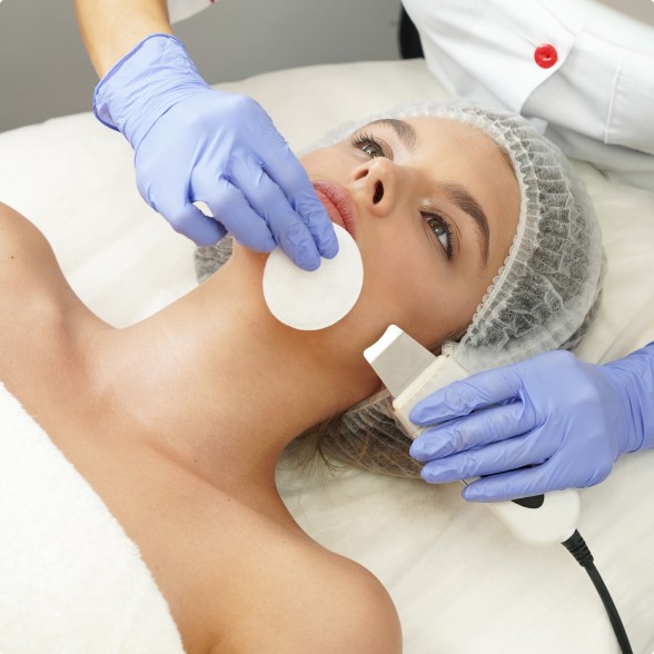 кто делает чистку лица