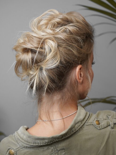 зачіска заколоте волосся