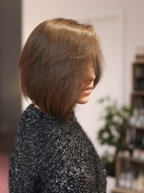 жінка з каре