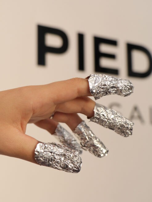 рука у фользі