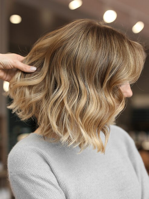 каре хвилясте волосся