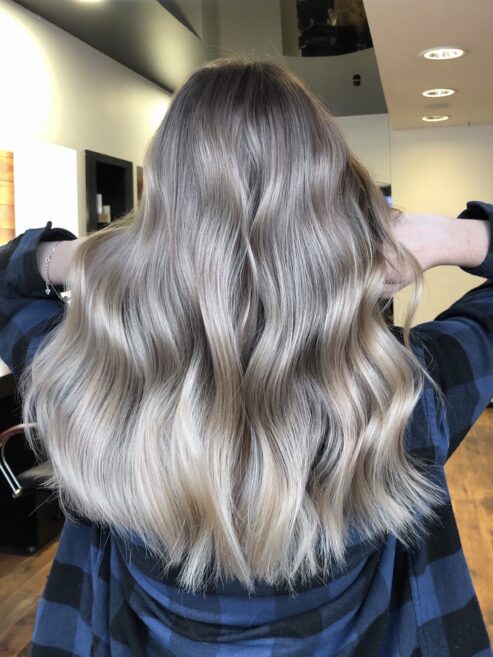 довге хвилясте волосся