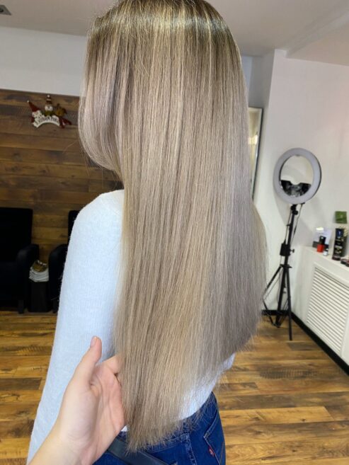 довге світле волосся