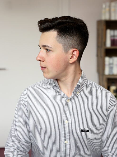 чоловік в профіль