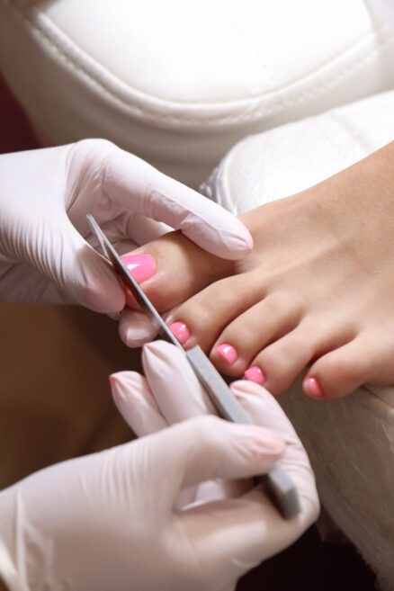 нігти ноги і пилочка